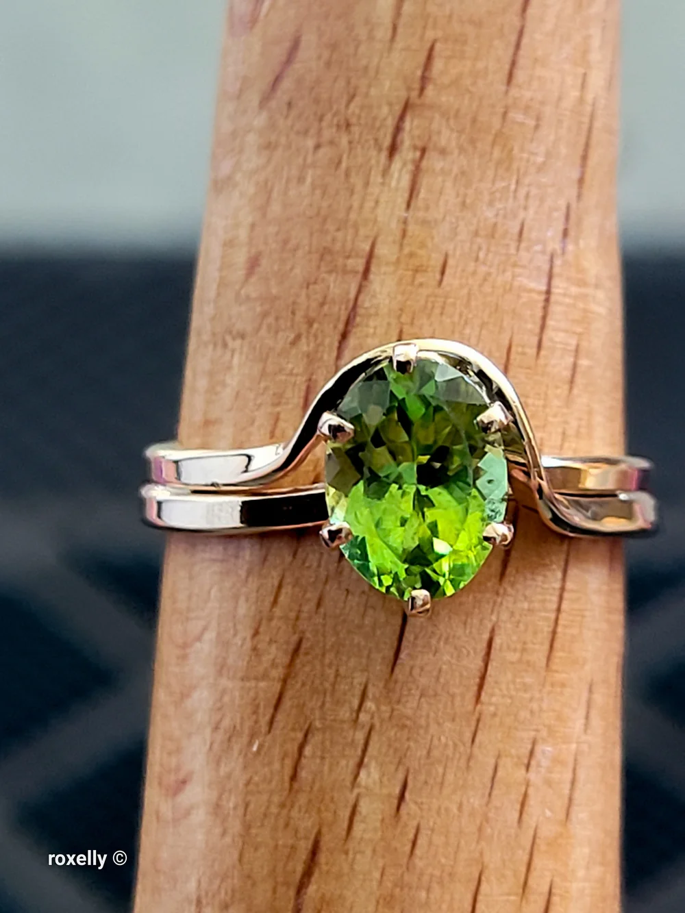 14K Yellow Gold Peridot Cocktail Ring Size 6 - Solid Gold! 👌🎁